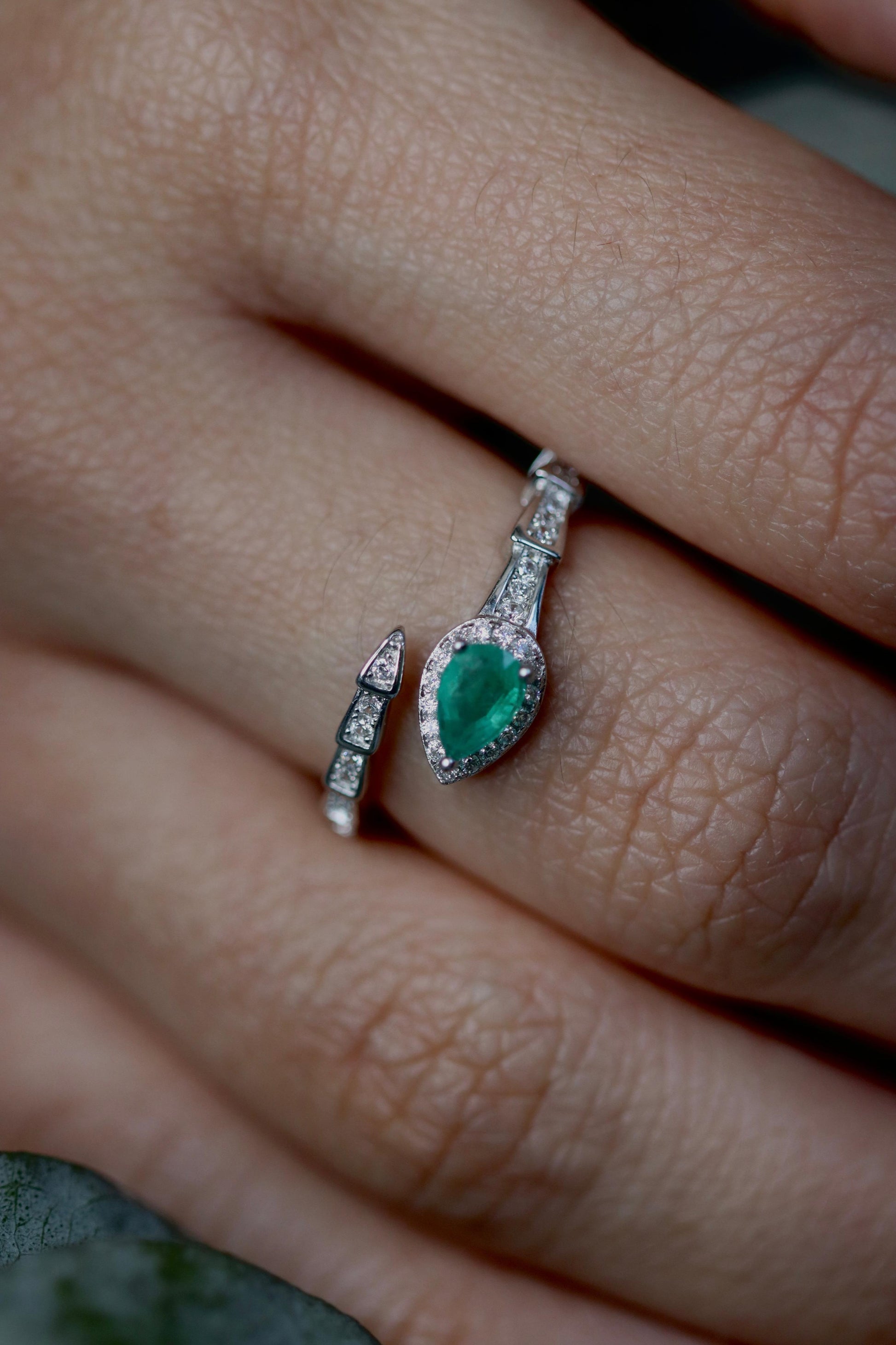 SNAKE EMERALD RING