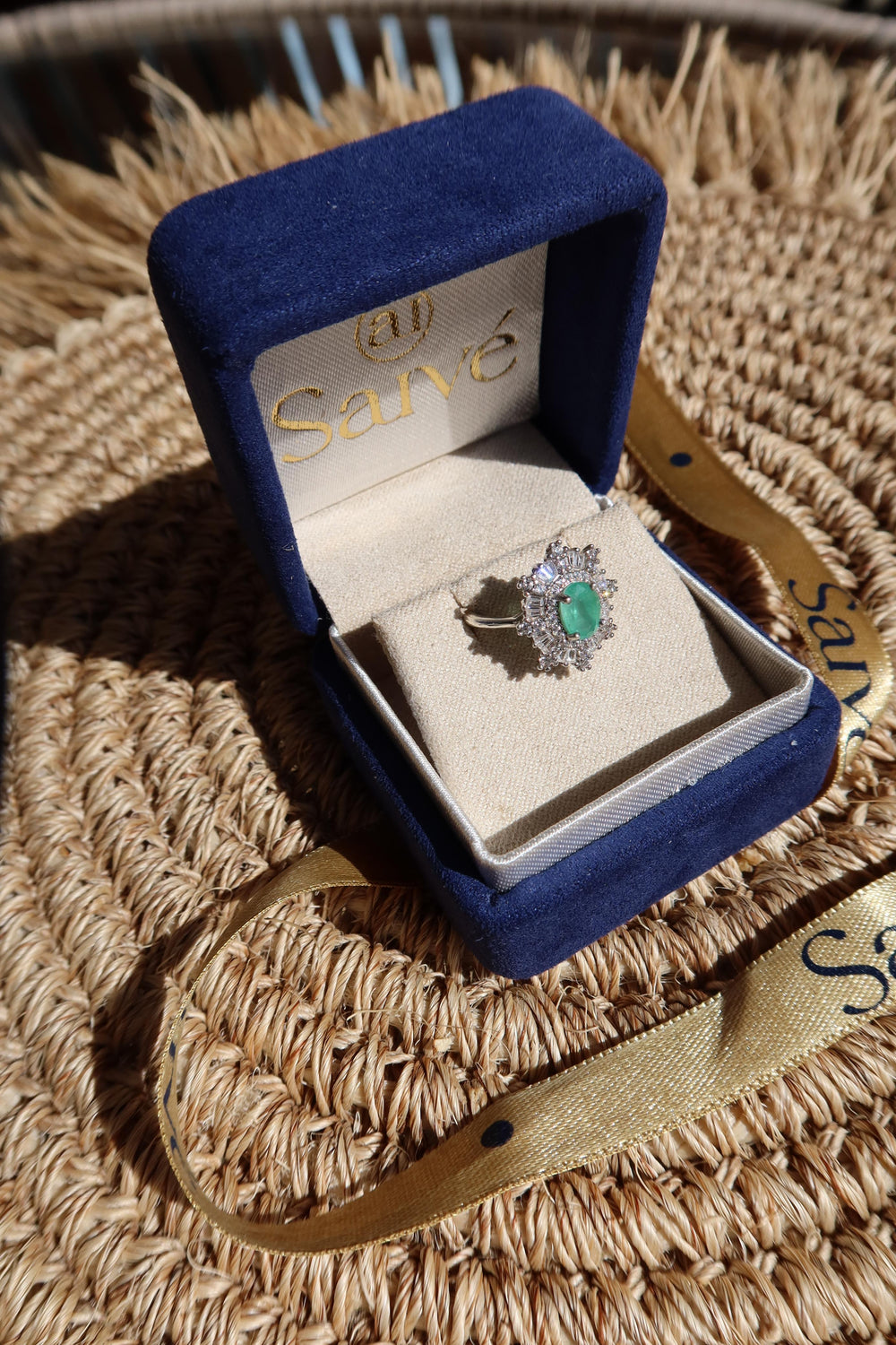 Big Emerald Ring - vista lateral - Sauvé Joyería