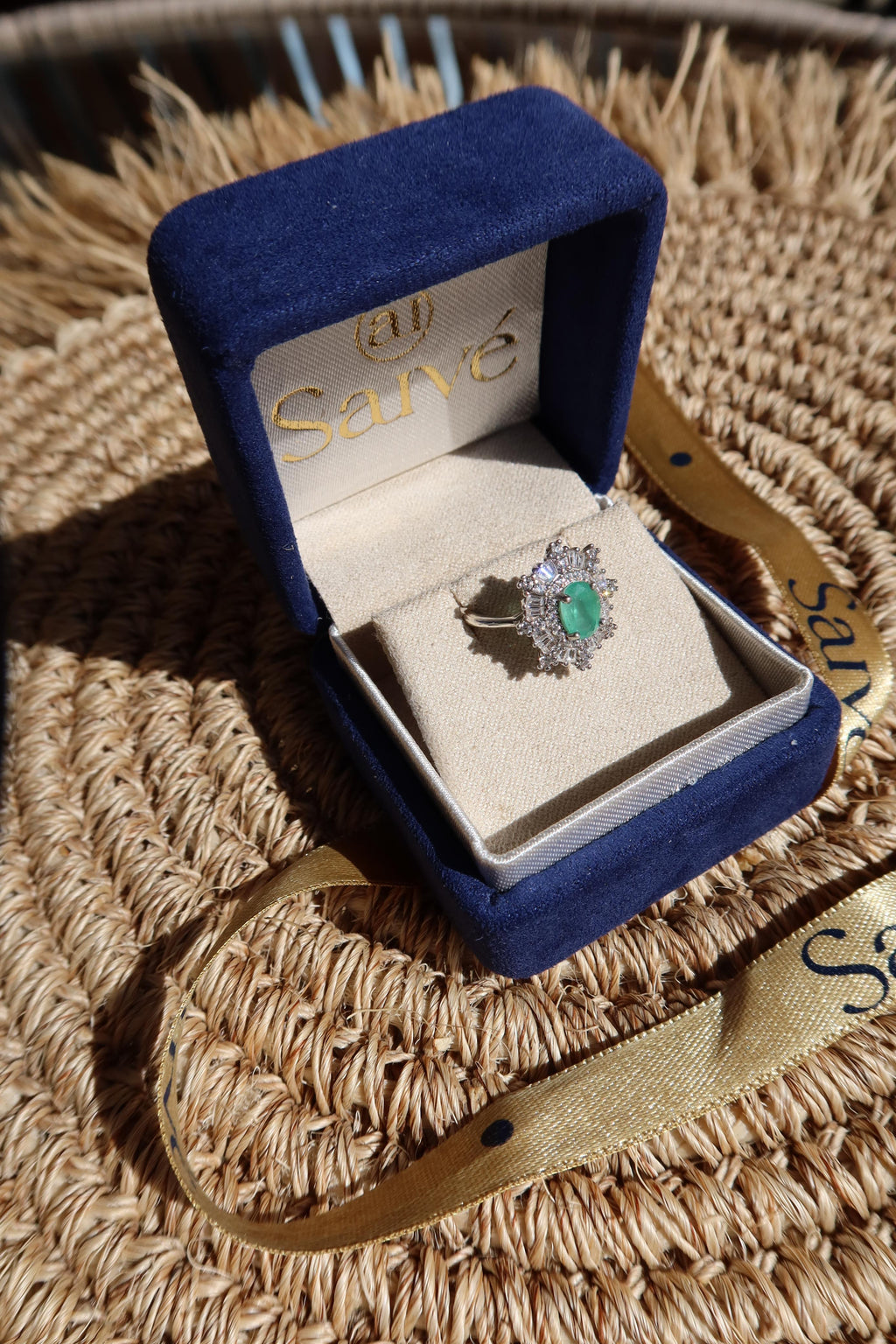 Big Emerald Ring - vista lateral - Sauvé Joyería