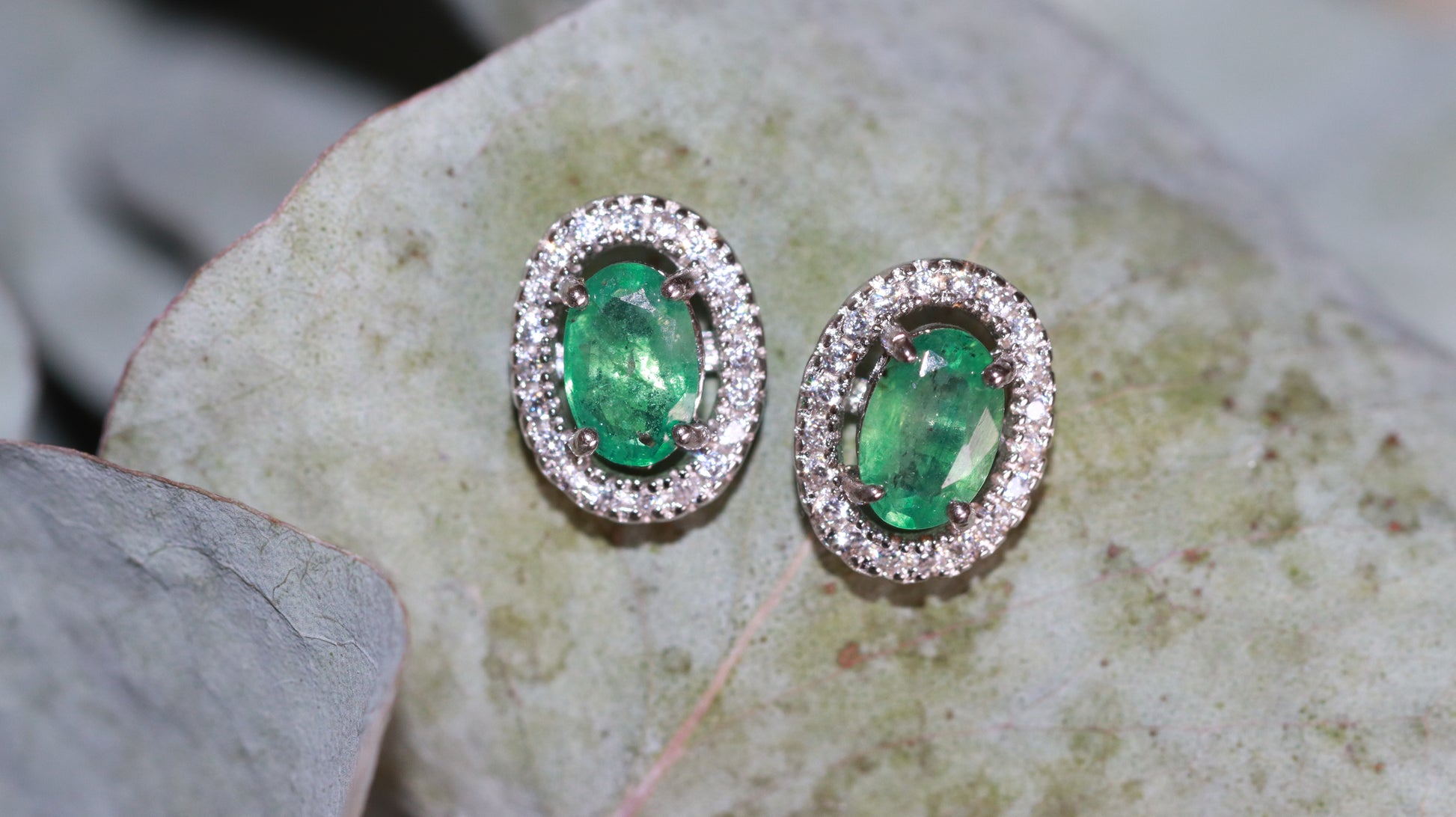OVAL BIG EMERALD
