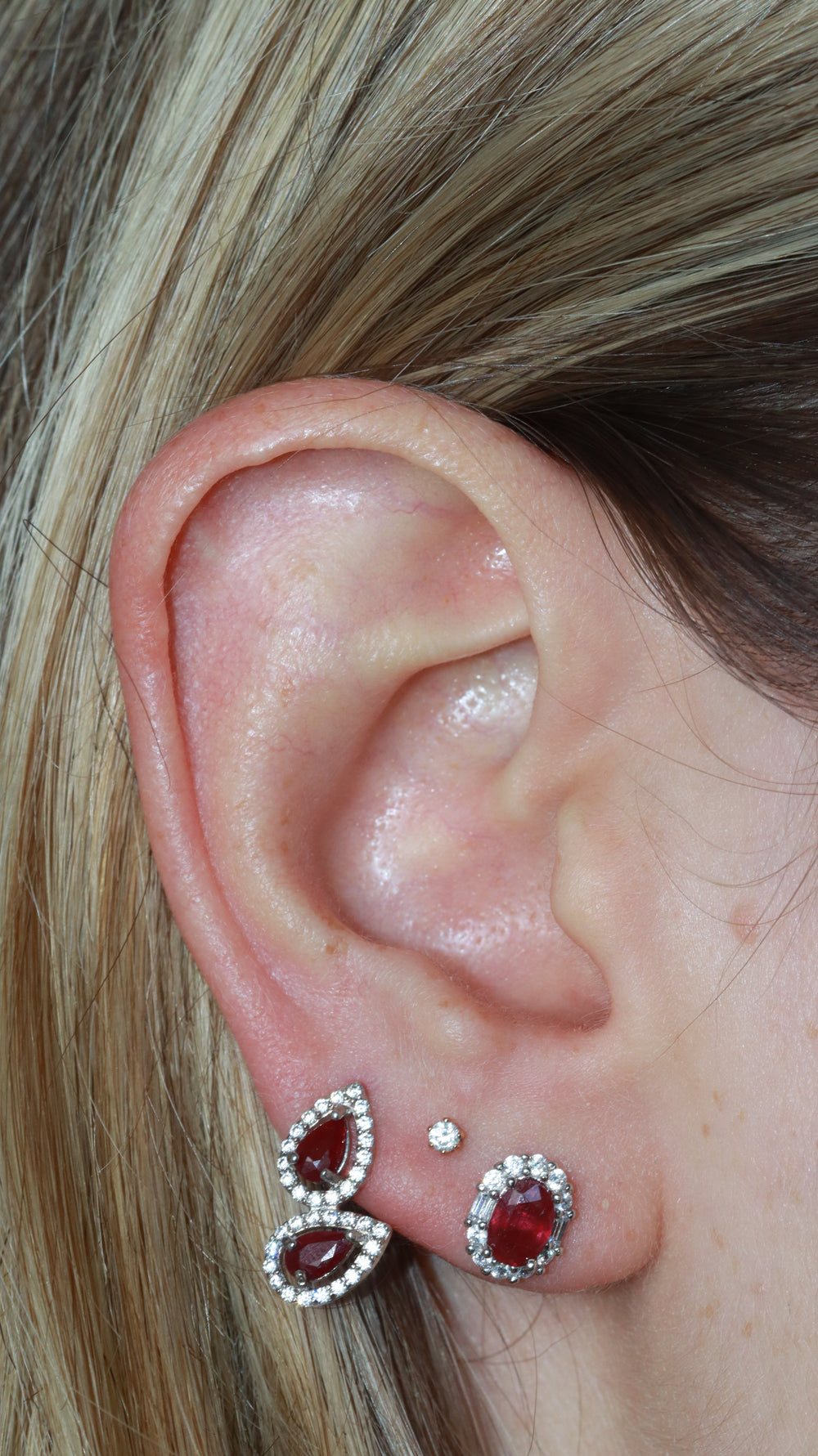 Aurora Rubi Studs - aretes de Rubí natural en plata 925 - Sauvé Joyería Colombia