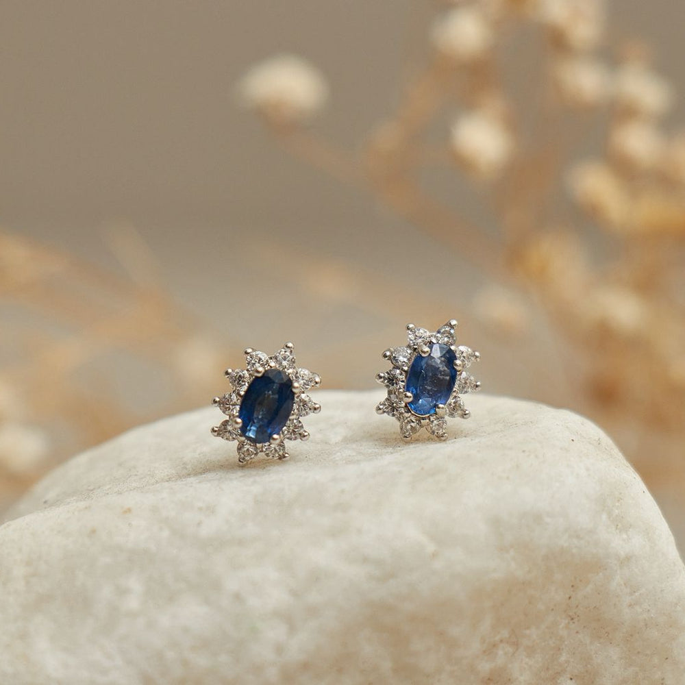 Zafiro Studs - aretes de Zafiro natural en plata 925 - Sauvé Joyería Colombia
