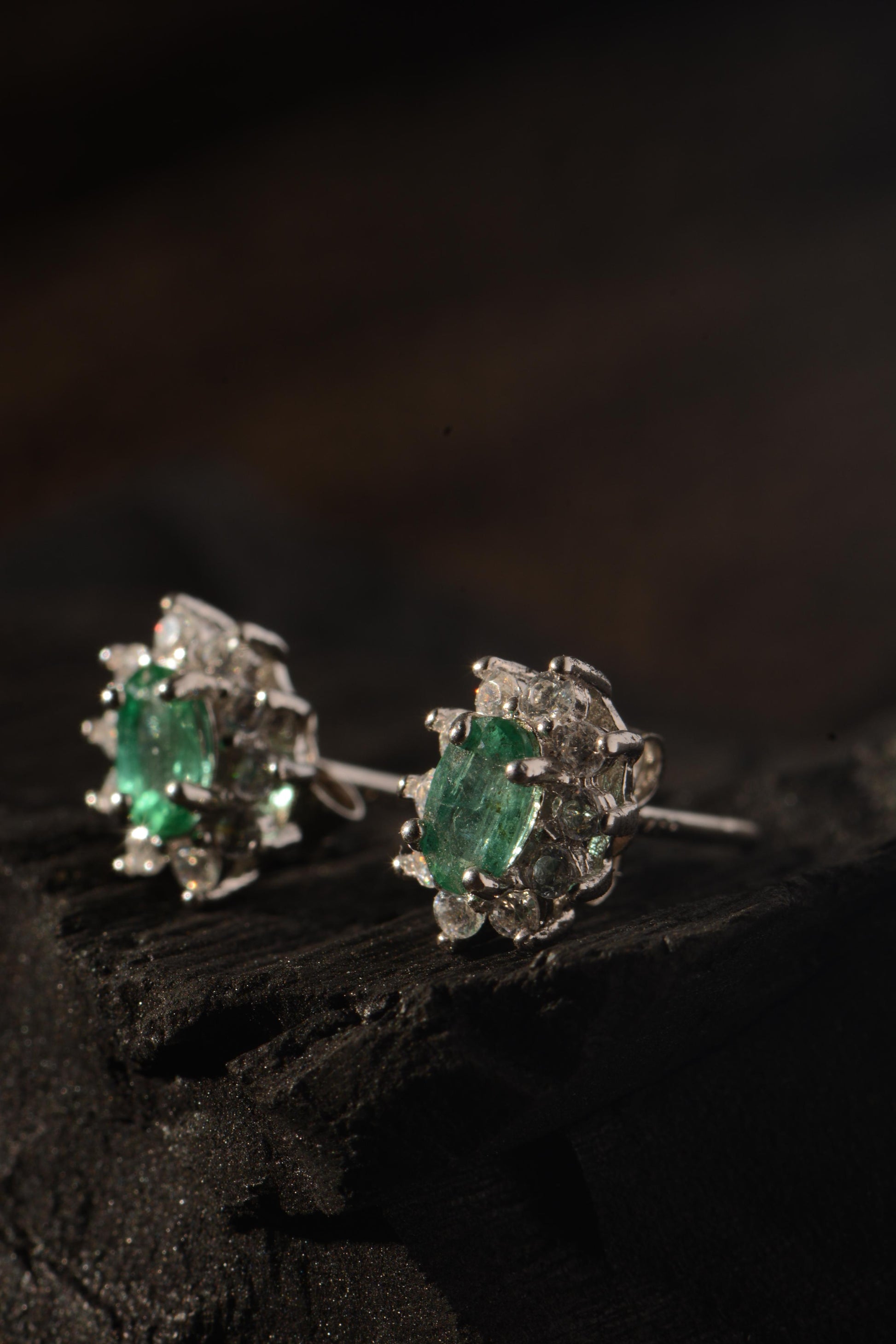 EMERALD STUDS