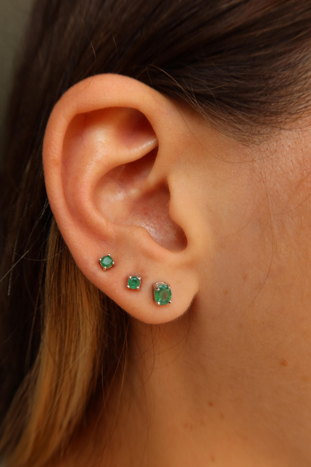 Medium Emeralds - aretes de Esmeralda natural en plata 925 - Sauvé Joyería Colombia