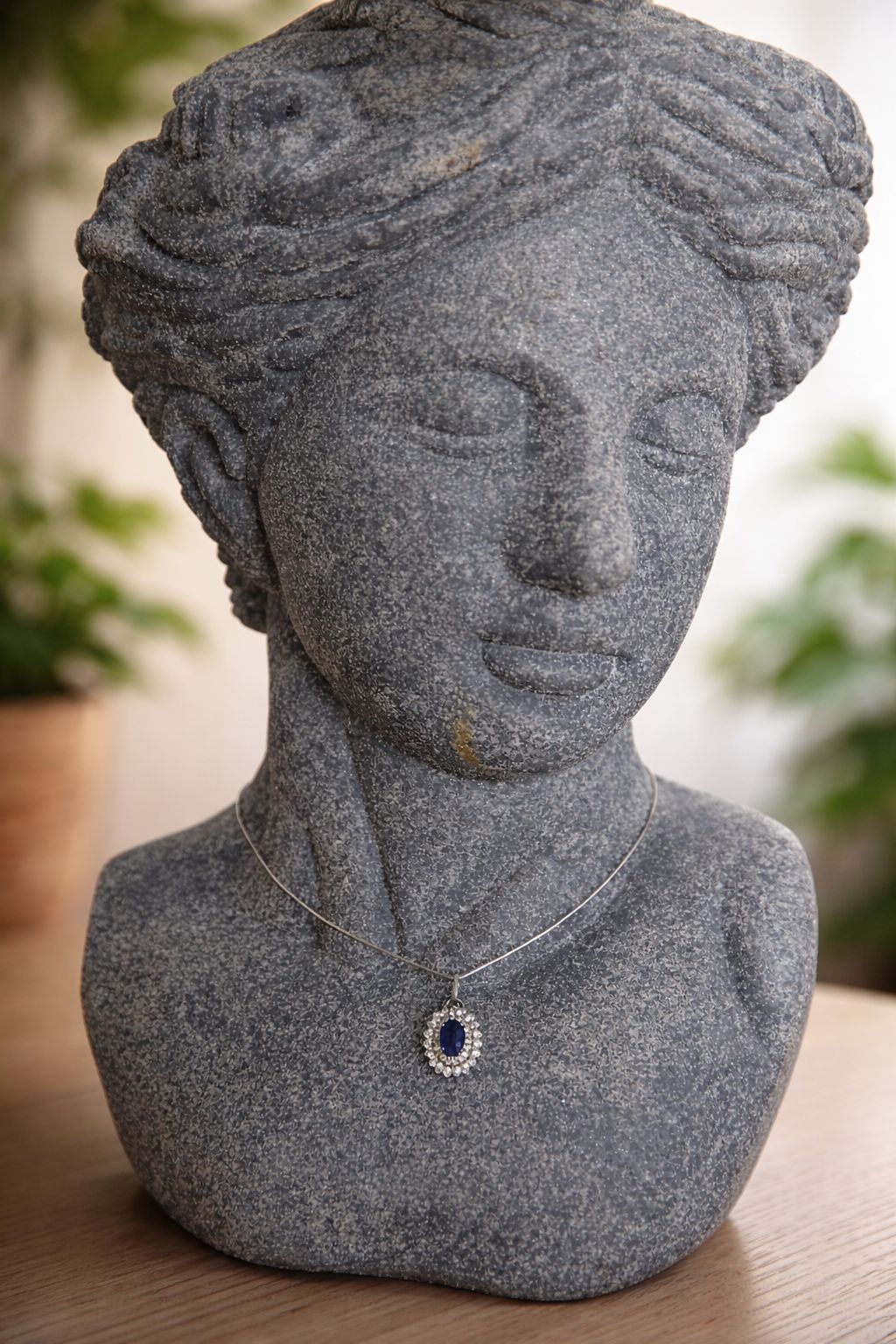 ELEGANT ZAFIRO NECKLACE